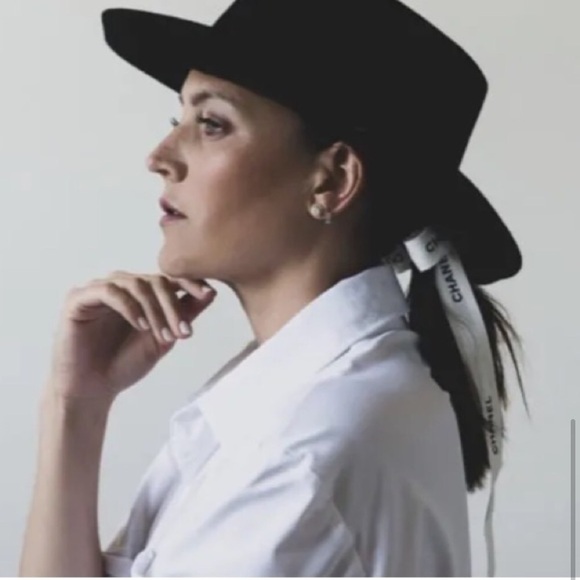 Dior Ribbon White With Gold Lettering - Picture 5 of 5